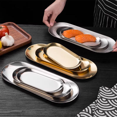Large oval tray in gold