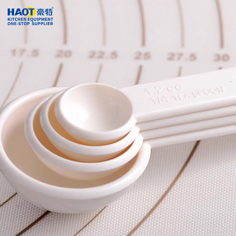 Plastic measuring spoon
