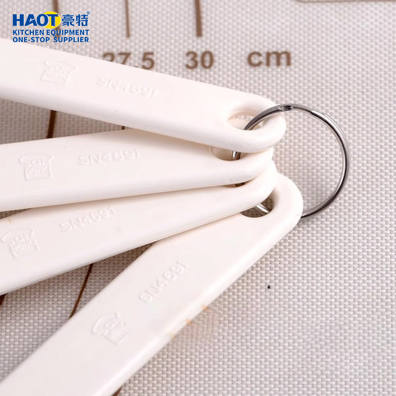 Plastic measuring spoon