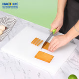 White plastic cutting board（square）