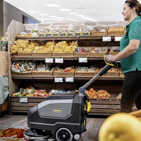 Hand pushed floor scrubber